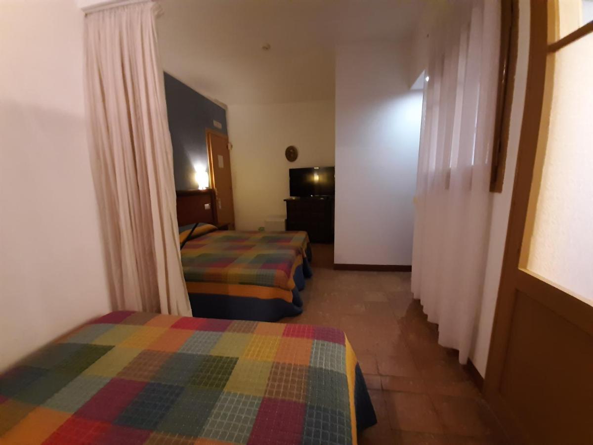 Hostal Platja كامبريلس المظهر الخارجي الصورة