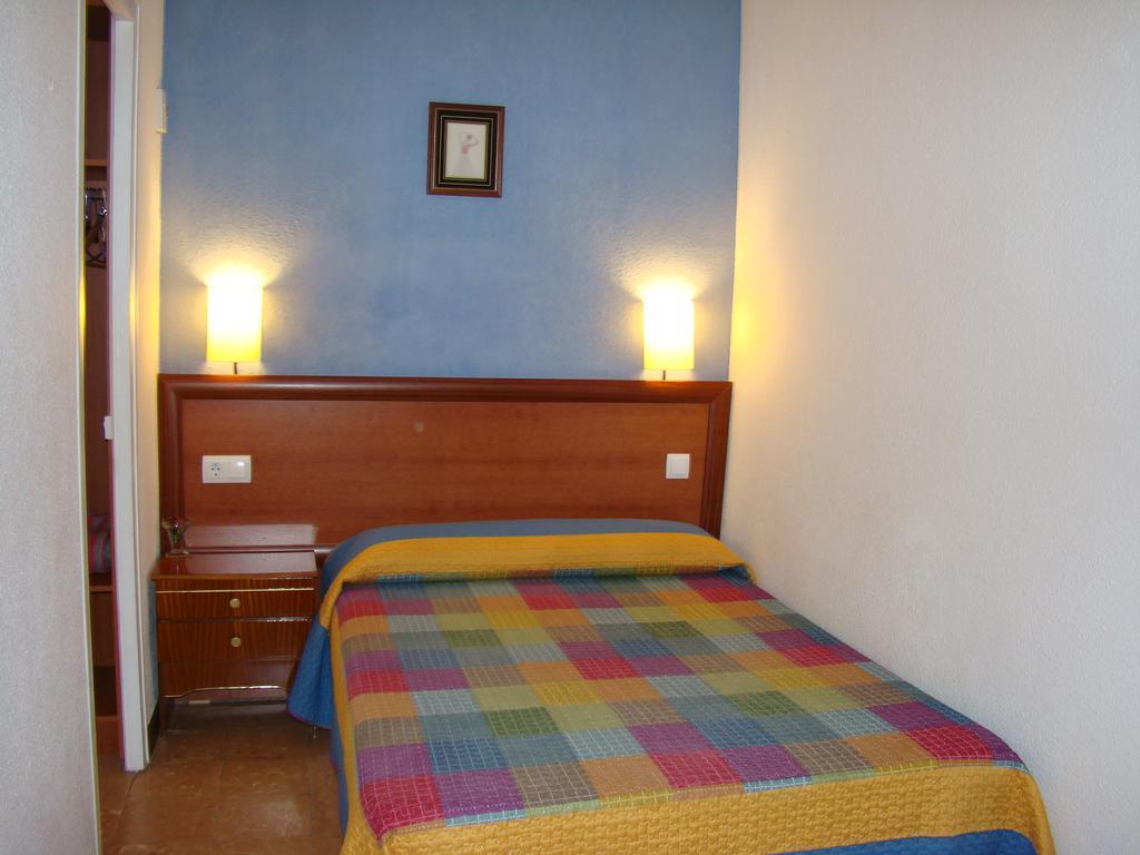 Hostal Platja كامبريلس الغرفة الصورة